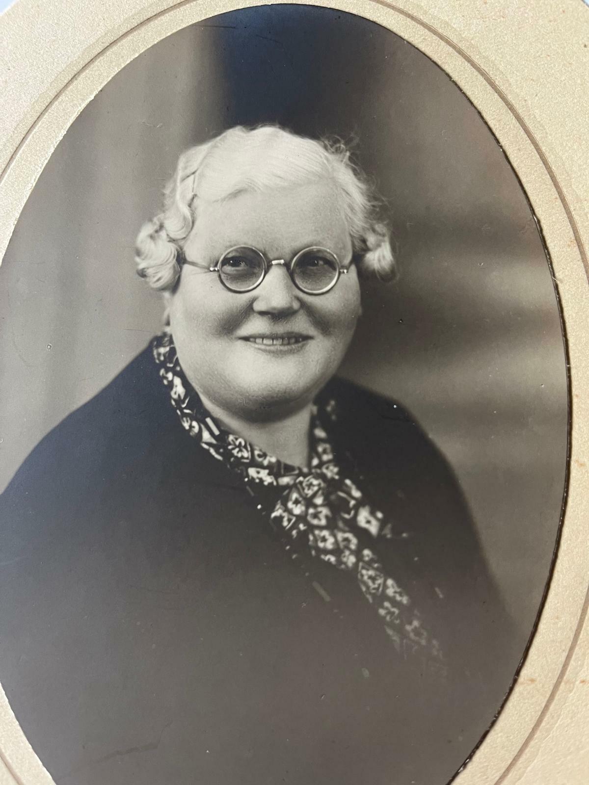 De grootmoeder van mijn mamma die haar dochter volgde naar Indonesie en helaas niet terug kwam