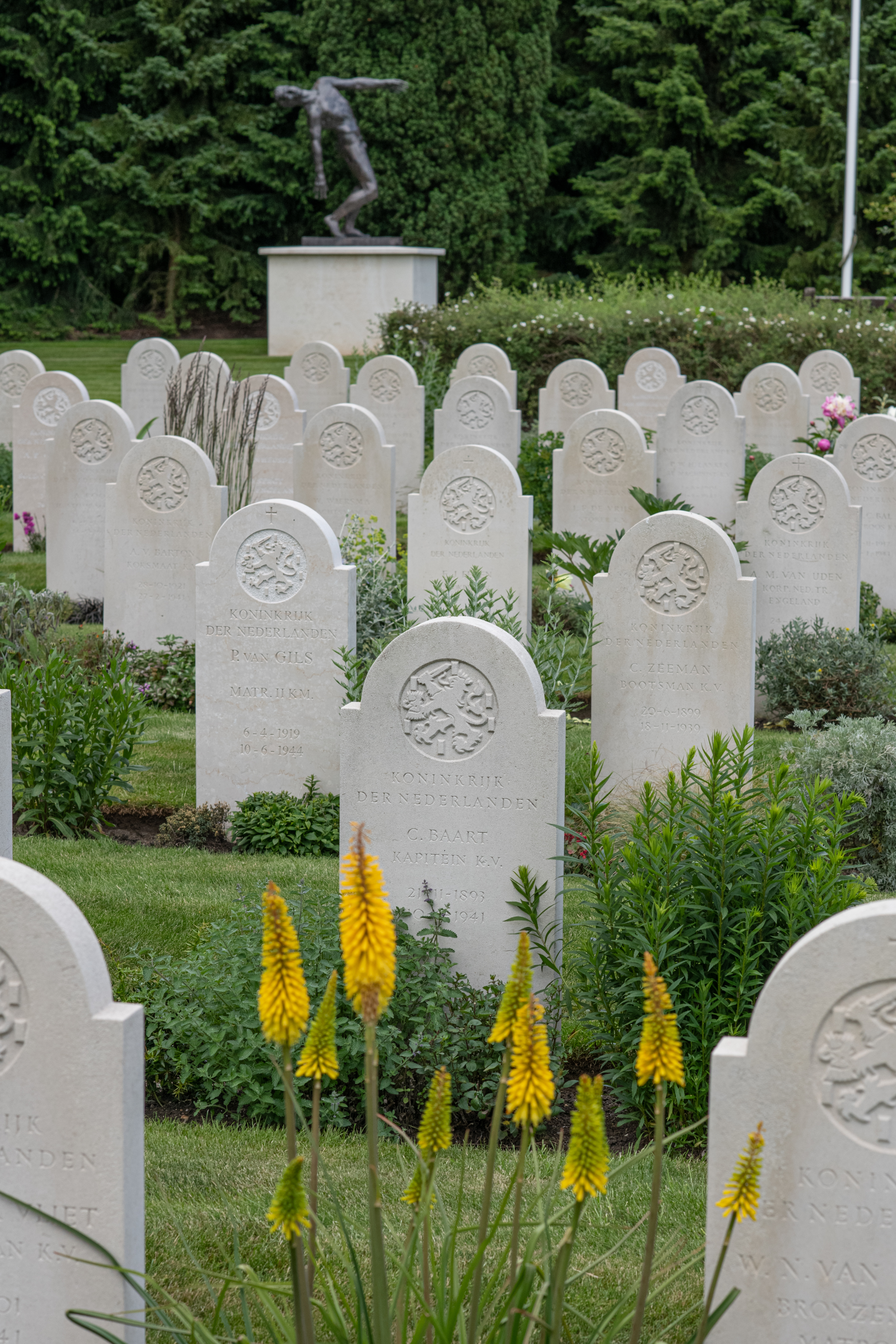 Dutch War Graves Foundation 11 06 22 Susannah Fields Photo 0042